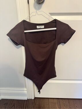 Babaton Brown Square-Neck Short-Sleeve Bodysuit